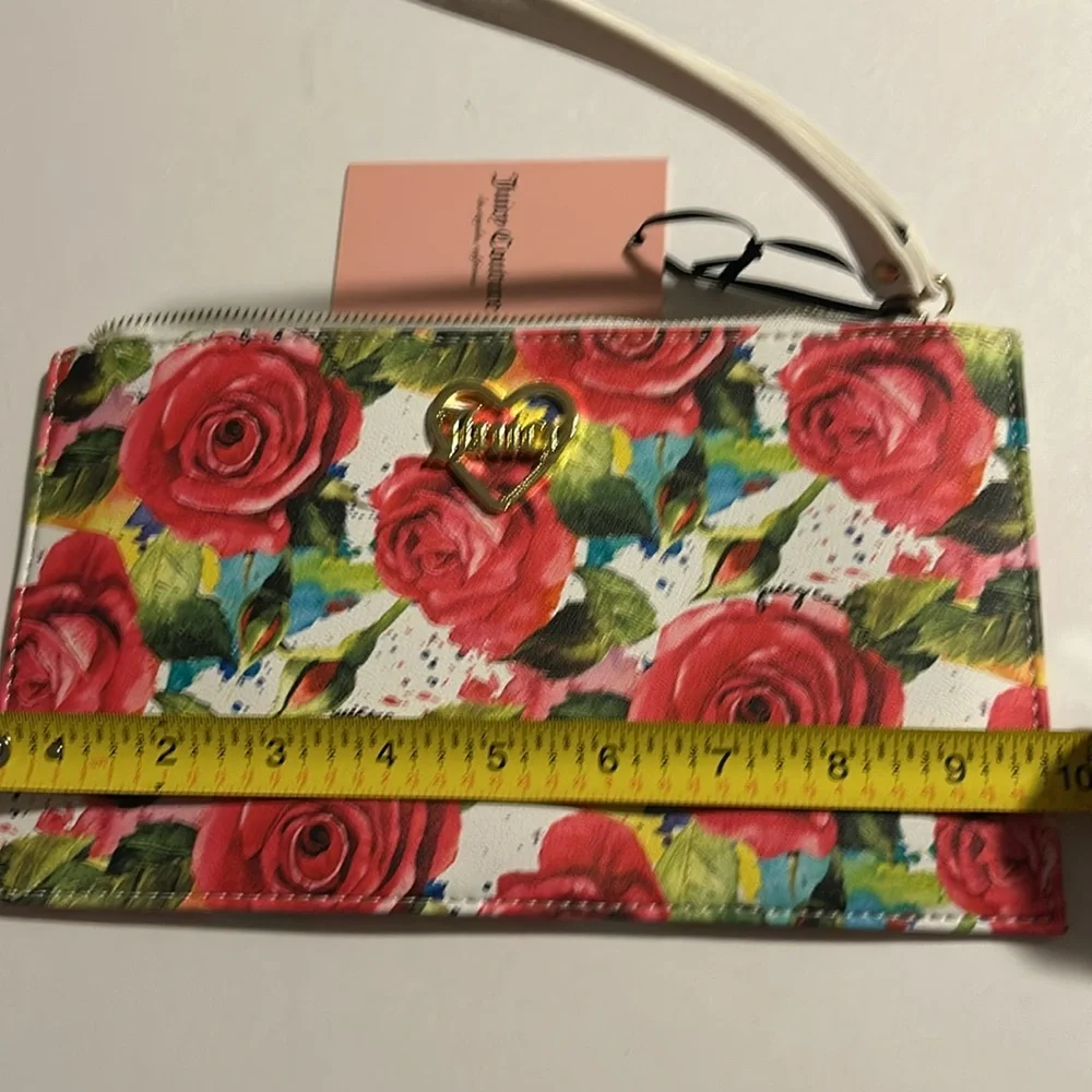 Juicy Couture A Little Piece of Heart‎ White Multi Rose Clutch Wallet Wristlet